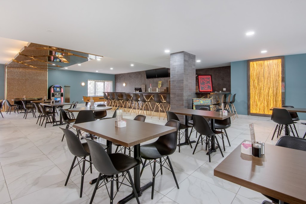 201 Grill and Game Bar | 201 Woodside Dr, Orillia, ON L3V 6T4, Canada | Phone: (705) 326-7343