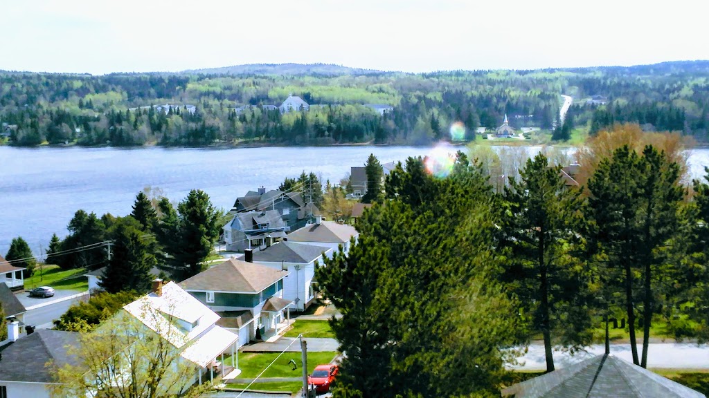 Residences Et Ctr Communataire | 201 Rue Claude-Bilodeau, Lac-Etchemin, QC G0R 1S0, Canada | Phone: (418) 625-2599
