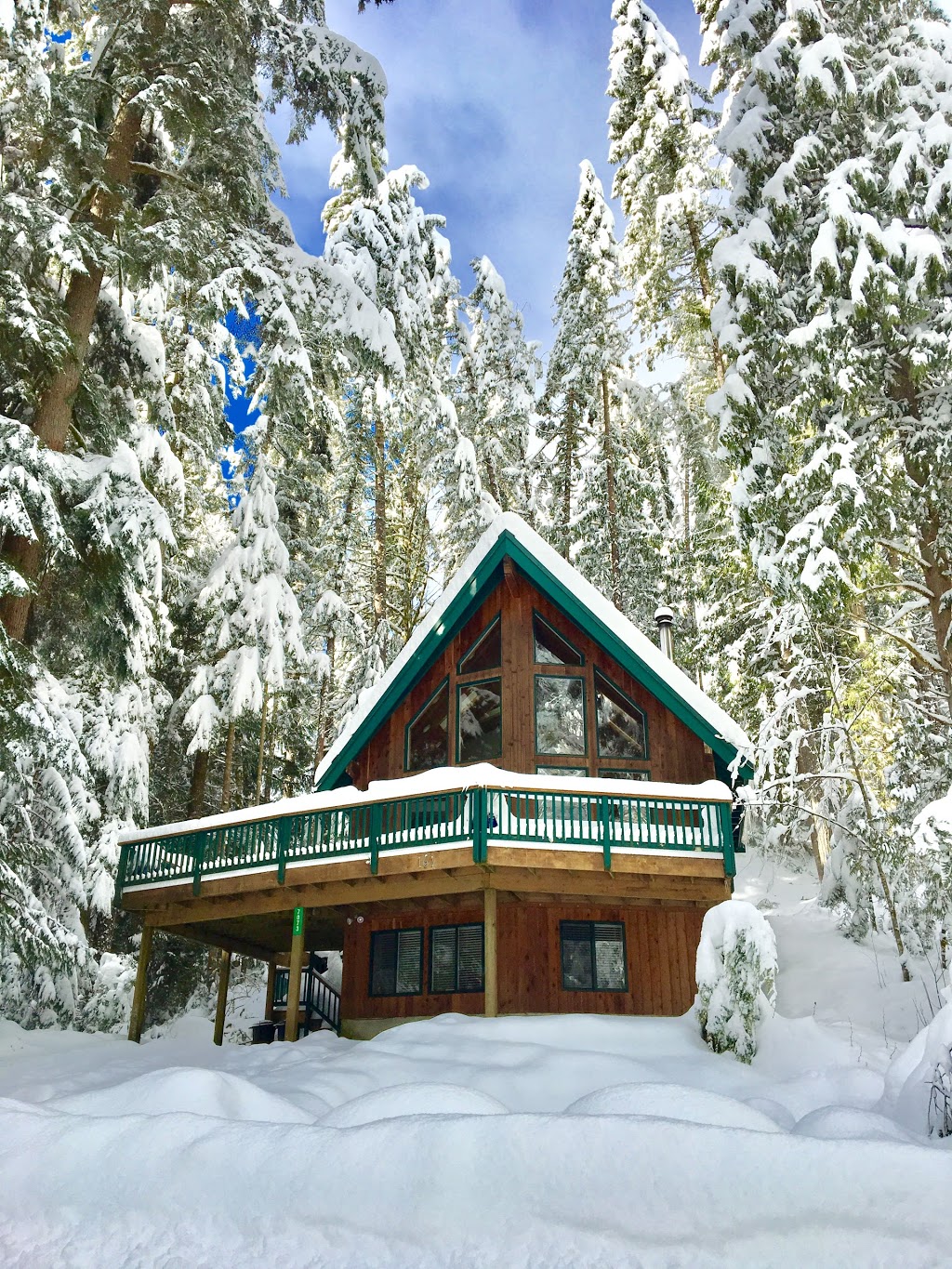 Luxury Getaways | 9989 Mt Baker Hwy, Deming, WA 98244, USA | Phone: (360) 398-9590