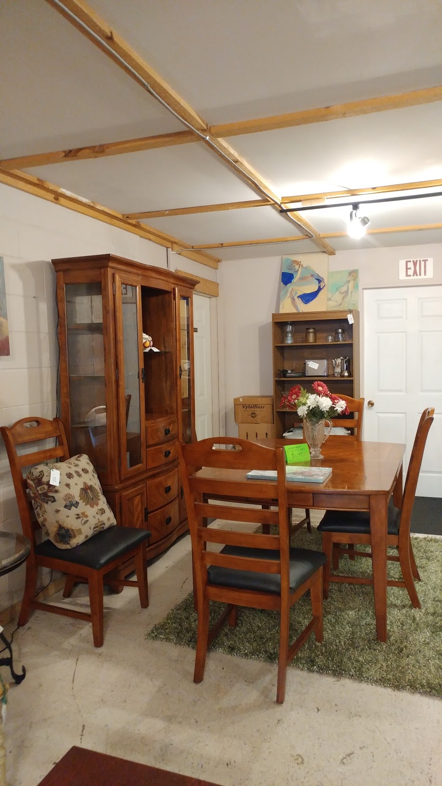 Moonstone Estate Finds | 250 Moonstone Rd E, Moonstone, ON L0K 1N0, Canada | Phone: (705) 999-2177