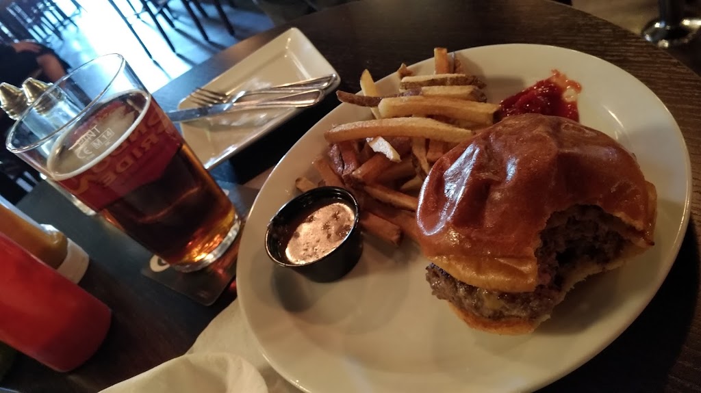 Oakvilles Temple Bar | 1140 Winston Churchill Blvd #1, Oakville, ON L6J 0A3, Canada | Phone: (905) 829-4485