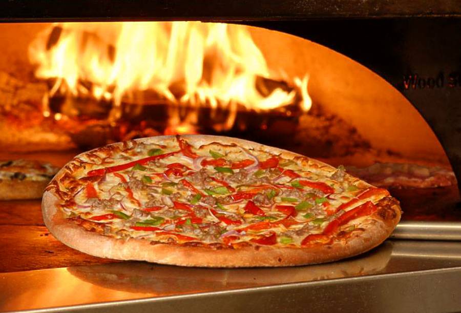 Johnny Roccos Italian Grill | 6889 Lundys Ln, Niagara Falls, ON L2G 1V7, Canada | Phone: (905) 358-0004