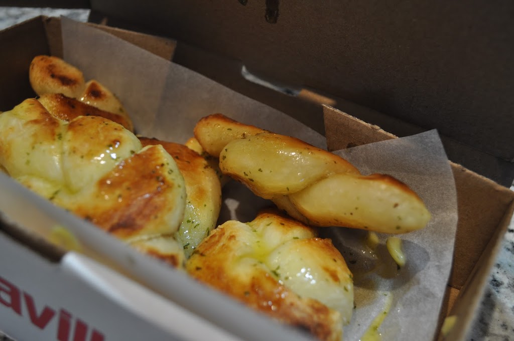 Pizzaville | 2300 John St, Thornhill, ON L3T 6G7, Canada | Phone: (416) 736-3636