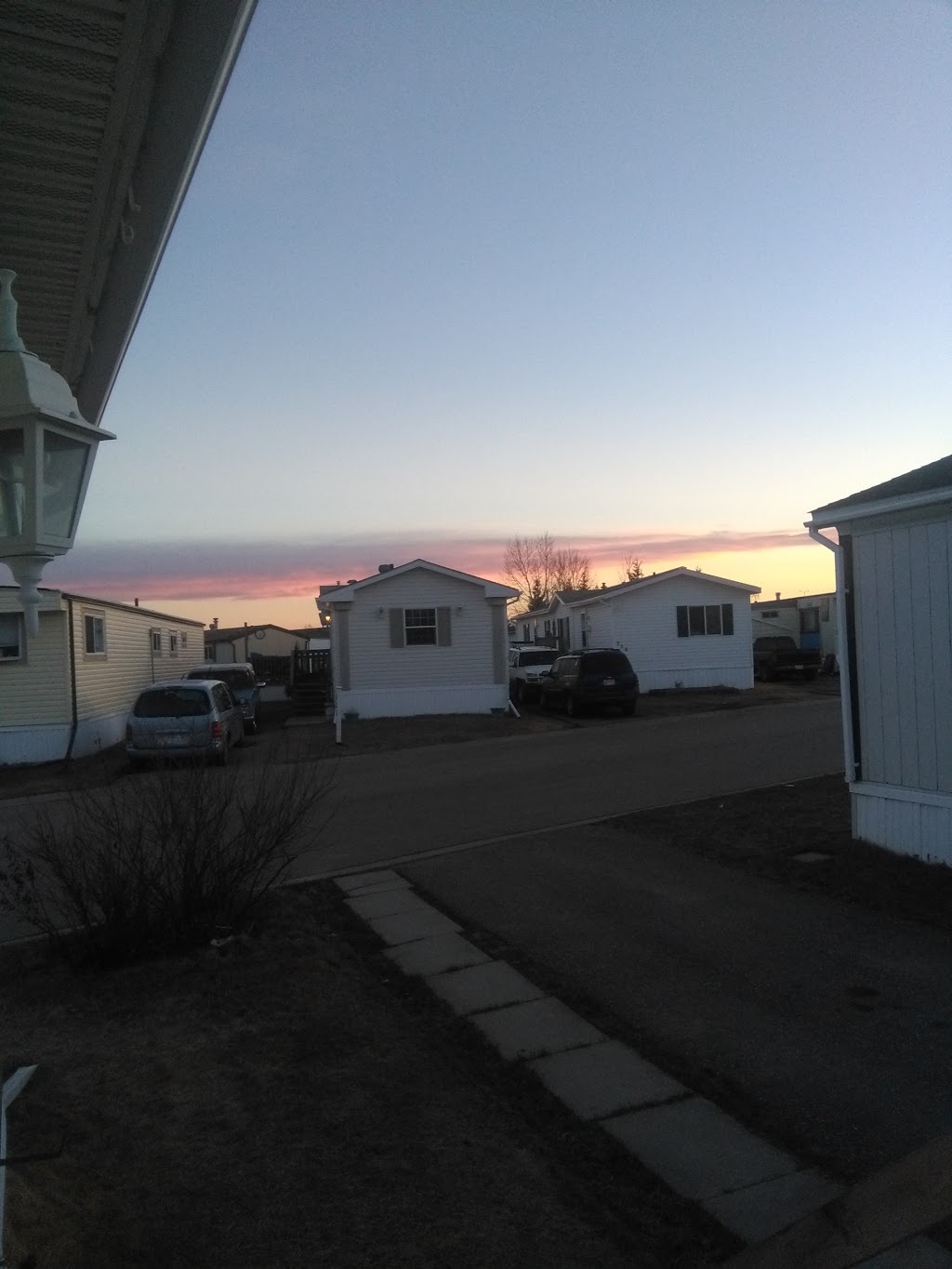 Chateau Estates Manufactured Home Park | 1101 84 St NE, Calgary, AB T2A 7X2, Canada | Phone: (403) 271-6644