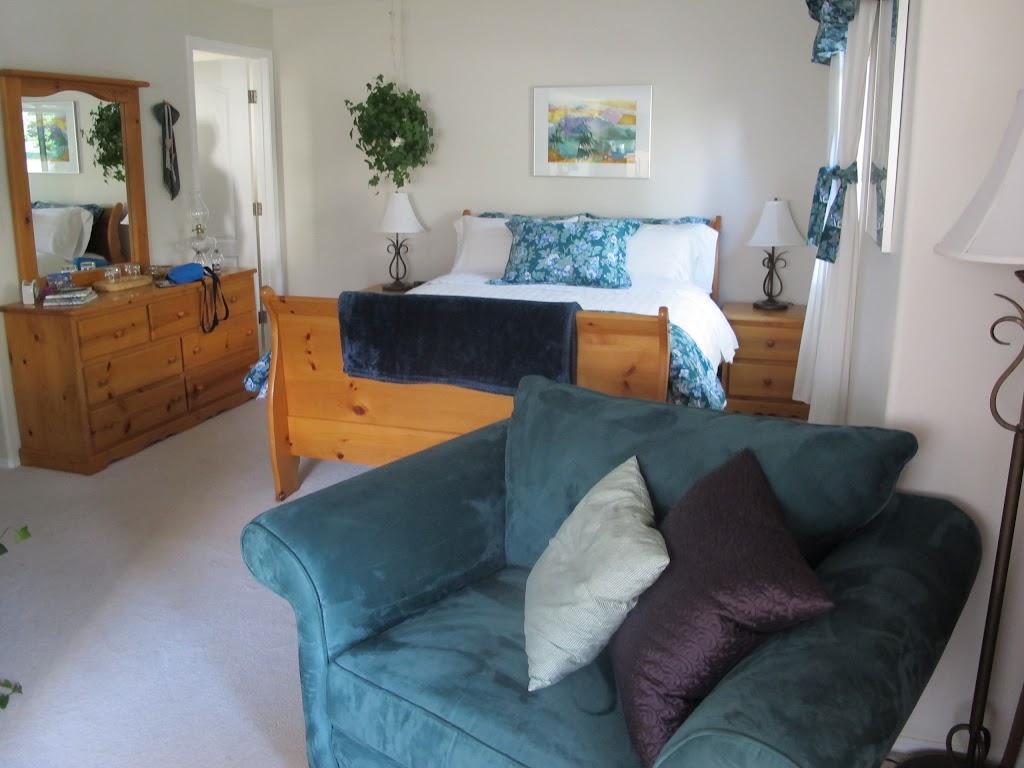 Avens ReNaissance B&B | 252 Lady MacDonald Dr, Canmore, AB T1W 1H8, Canada | Phone: (403) 678-1875