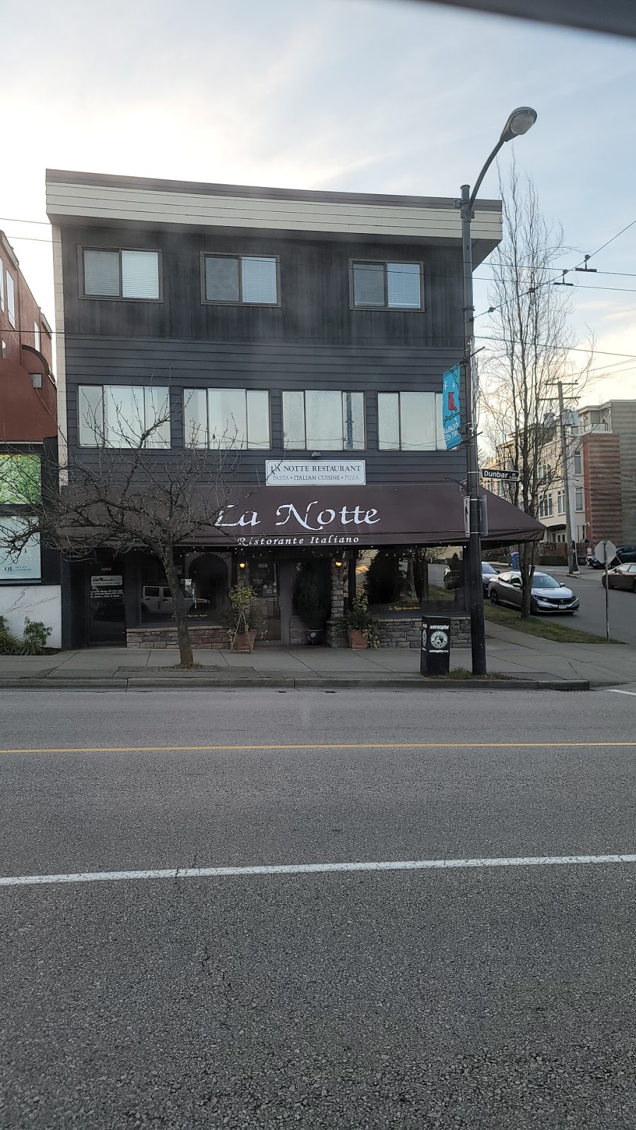 La Notte Italian Restaurant | 3307 Dunbar St, Vancouver, BC V6S 2C1, Canada | Phone: (604) 222-4033