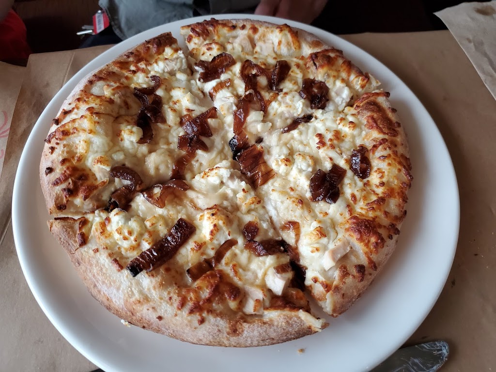 Restaurant Le Renato | 3423 Rue Laval, Lac-Mégantic, QC G6B 1A5, Canada | Phone: (819) 583-5585