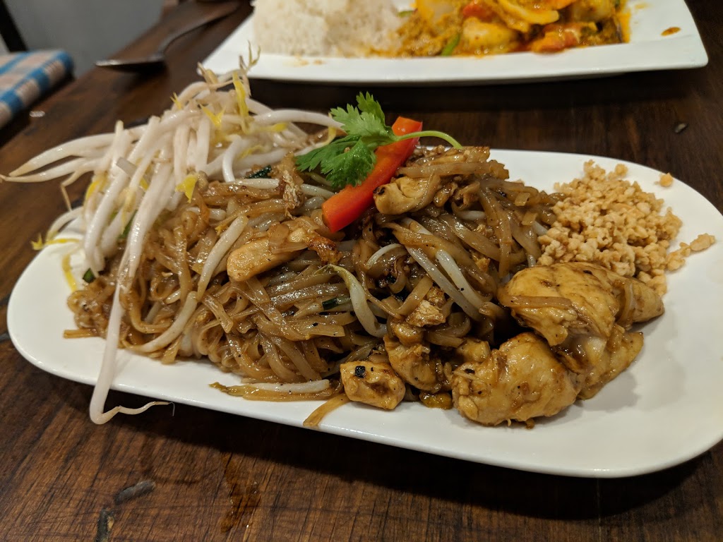 Kub Khao Thai Eatery | 3561 Sheppard Ave E, Scarborough, ON M1T 3K7, Canada | Phone: (416) 297-8888