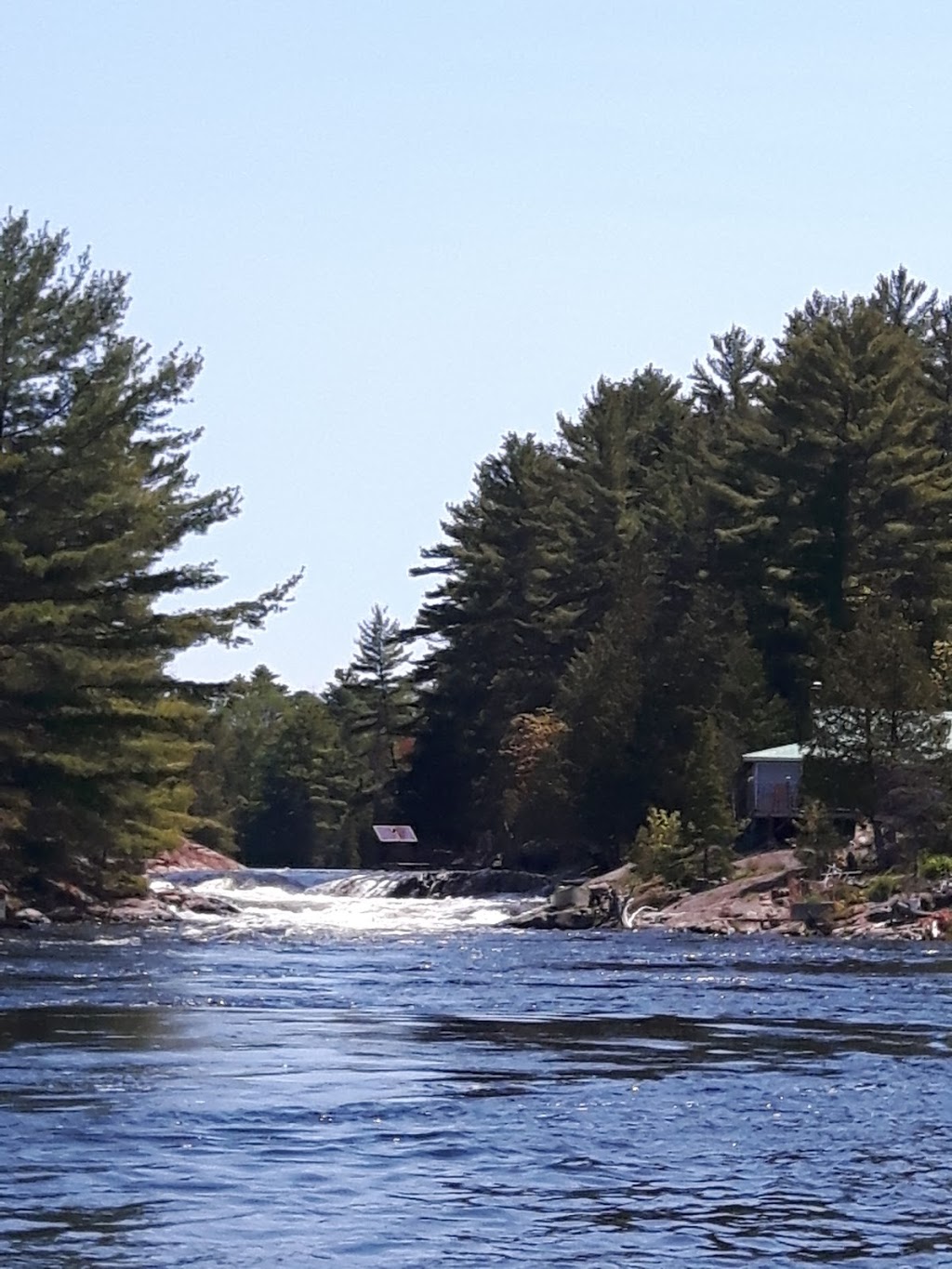 Bearskin Lodge & Outfitters | 1068 Lake St, Whitefish Falls, ON P0P 2H0, Canada | Phone: (705) 285-4540