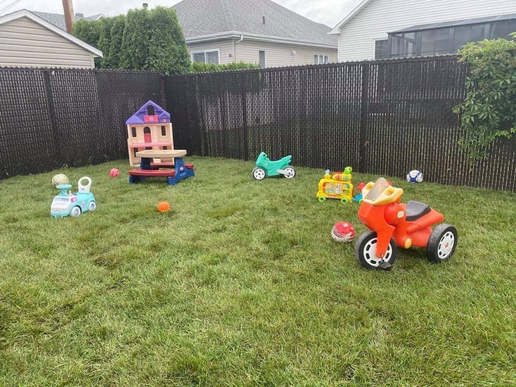 Nursery Small Monde De Yasmine | 1001 Rue dAntin, Repentigny, QC J5Y 4B1, Canada | Phone: (514) 898-1504