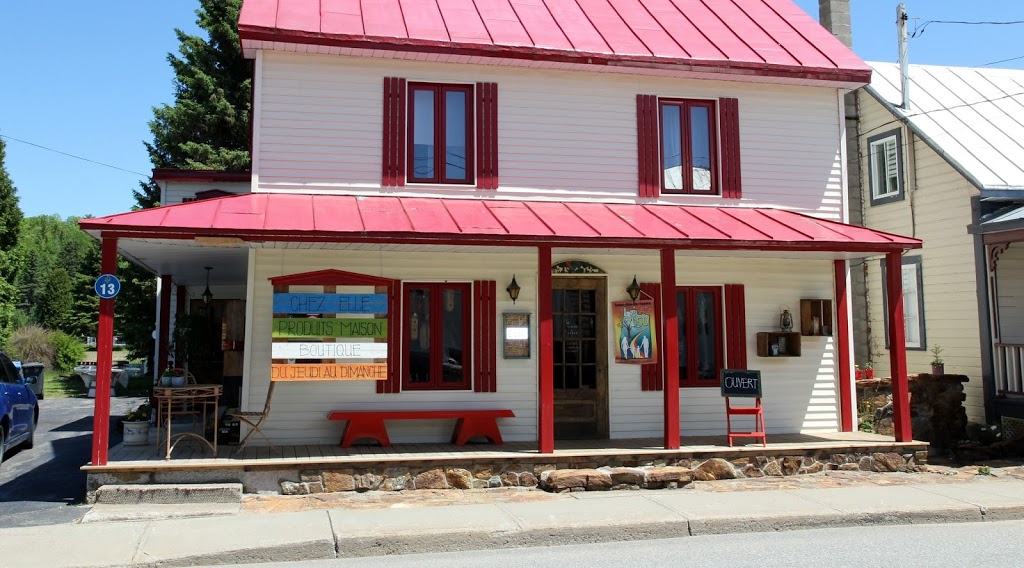 Chez Elle | 2350 Ave Principale, Saint-Élie-de-Caxton, QC G0X 2N0, Canada | Phone: (819) 221-2741