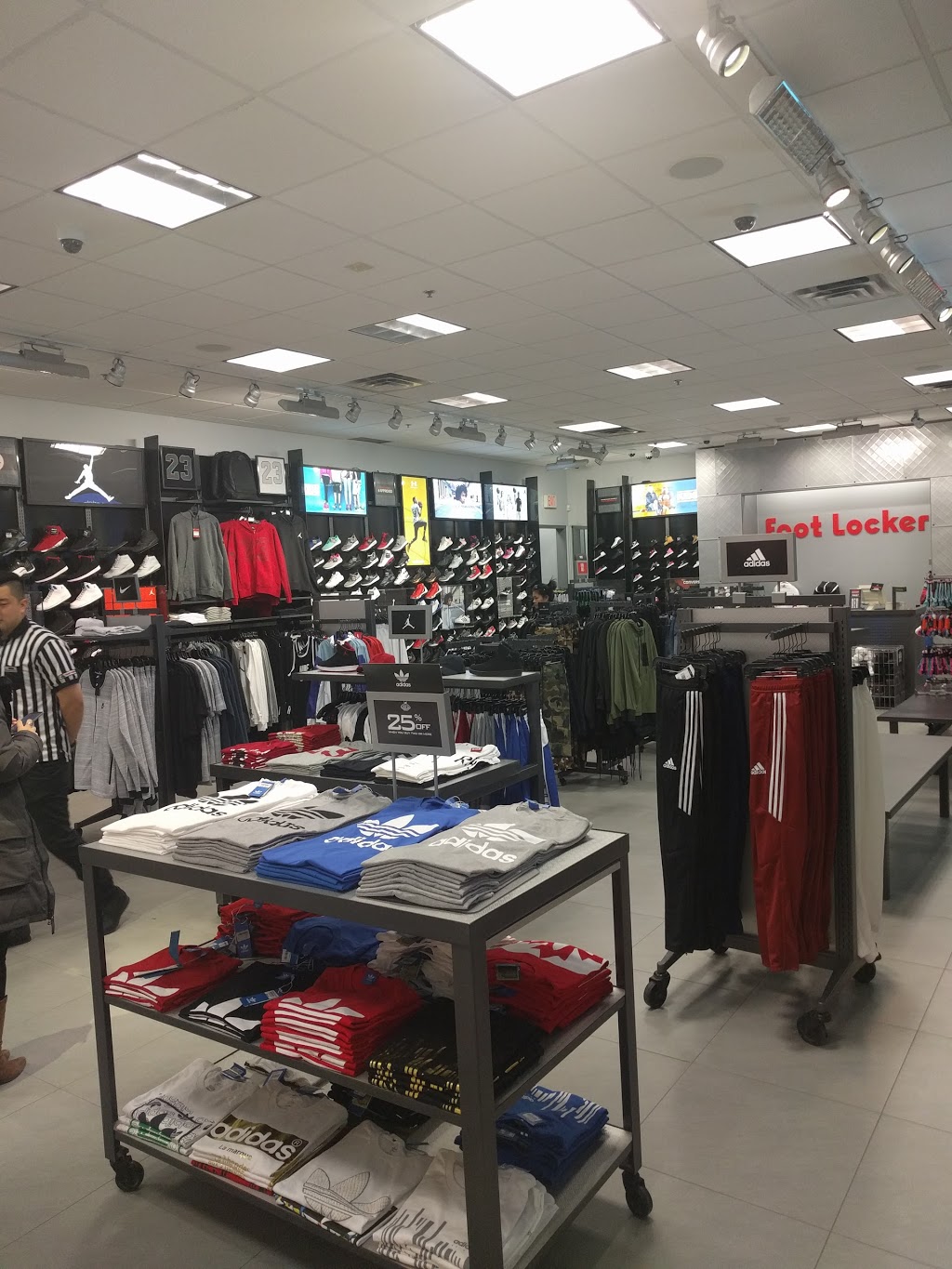 Foot Locker | 1 Promenade Cir, Thornhill, ON L4J 4P8, Canada | Phone: (905) 886-1360