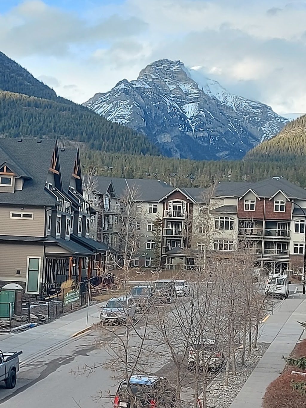 Lodges at Canmore | 107 Montane Rd, Canmore, AB T1W 3J2, Canada | Phone: (866) 678-9350
