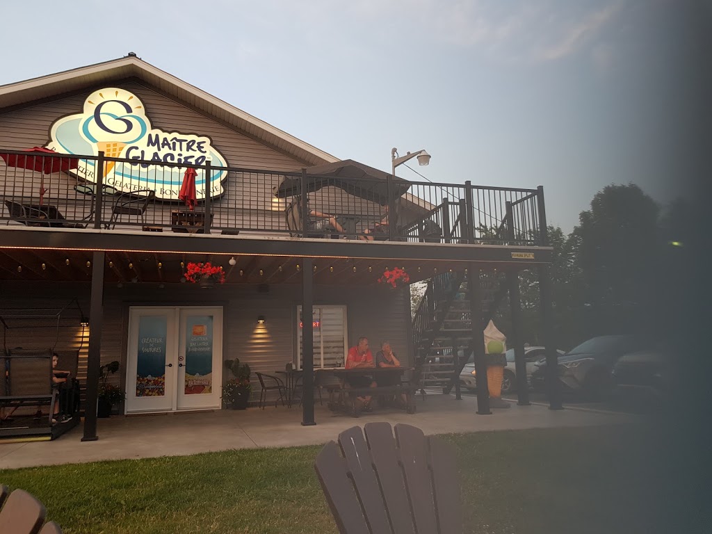 Maître Glacier Saint-Cécile-de-Milton | 124 Rte 137 Nord, Sainte-Cécile-de-Milton, QC J0H 2C0, Canada | Phone: (450) 991-1470