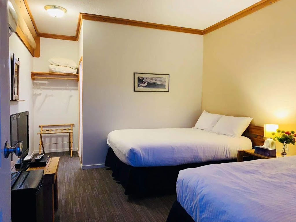 Bears Claw Lodge - Cache Creek | 1492 BC-97, Cache Creek, BC V0K 1H0, Canada | Phone: (250) 457-9705