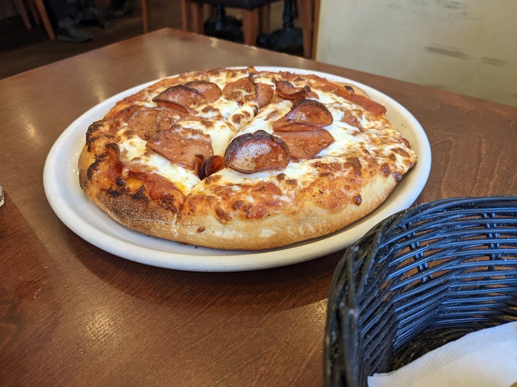 Elio Pizzeria | 351 Rue de Bellechasse, Montréal, QC H2S 1X1, Canada | Phone: (514) 276-5341