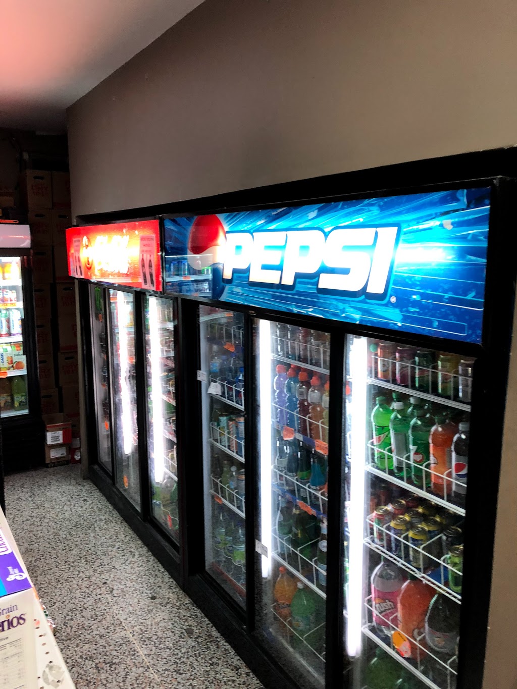 Dépanneur Du Souvenir | 3573 Chemin du Souvenir, Laval, QC H7V 1X4, Canada | Phone: (450) 973-2288