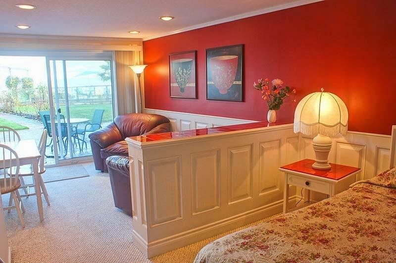 Buena Vista by the Sea | 3285 Island Hwy W, Qualicum Beach, BC V9K 2C6, Canada | Phone: (250) 752-6661
