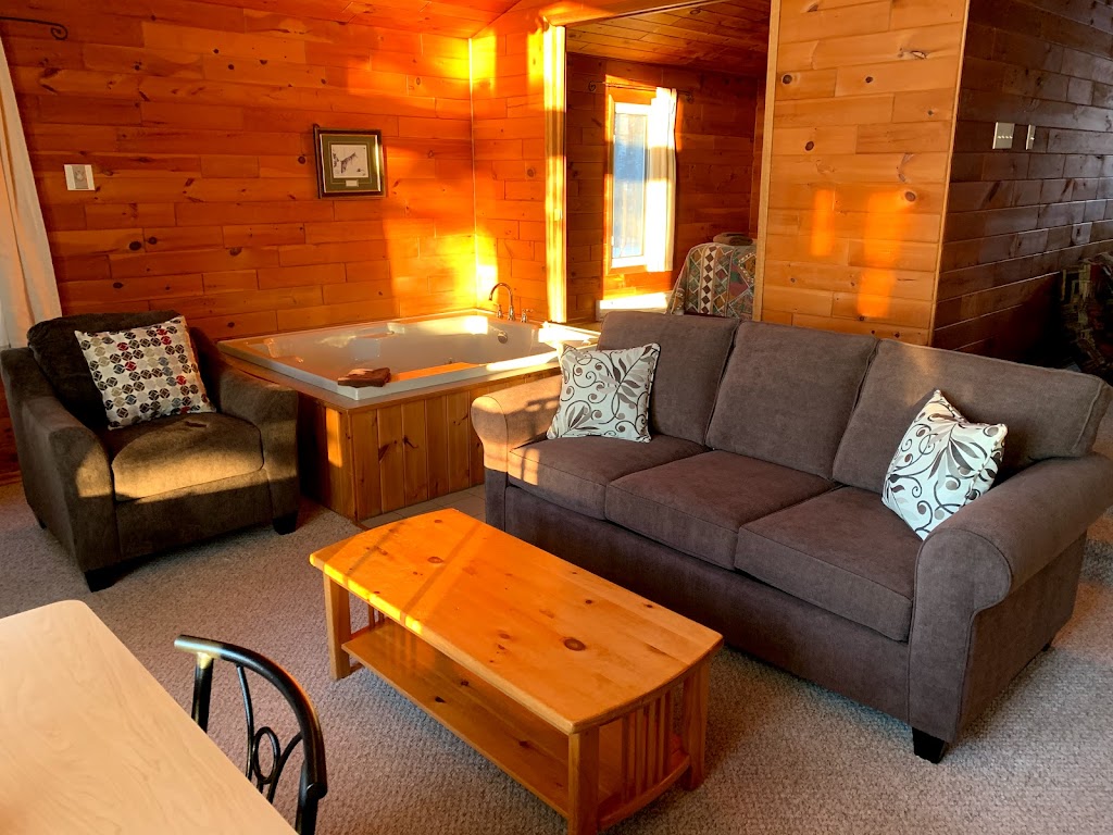 Riverview Lodge | Eleanor Lake Whiteshell Provincial Park, Seven Sisters Falls, MB R0E 1Y0, Canada | Phone: (204) 348-7607