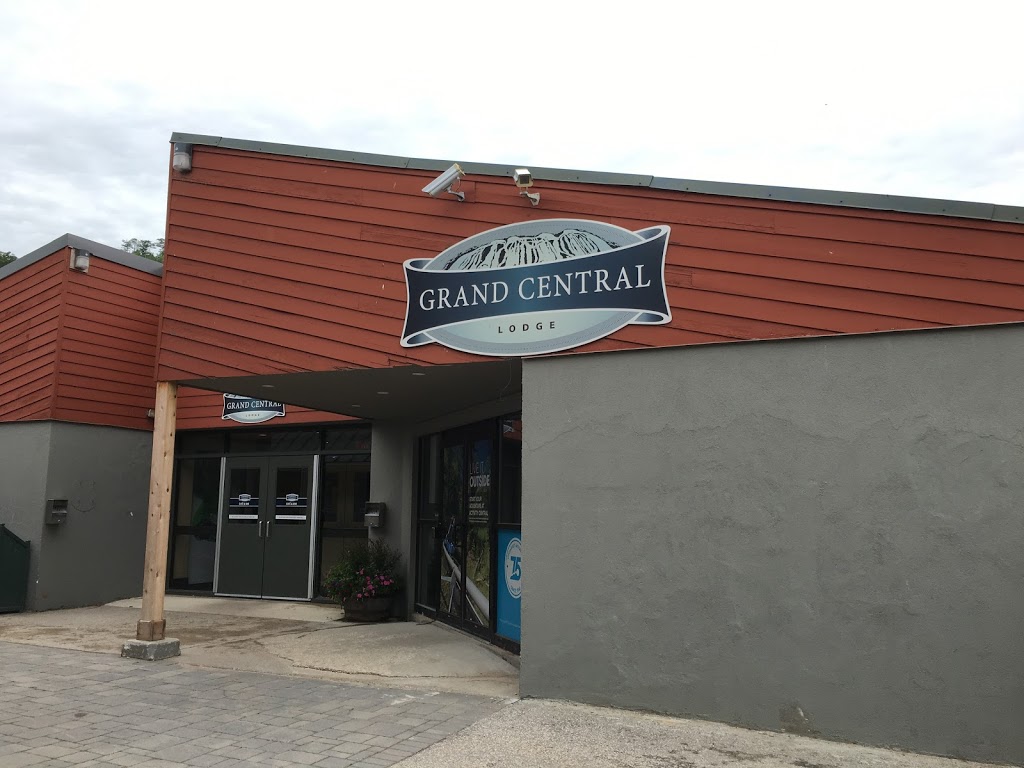 Grand Central Lodge Cafe & Bar | Grand Central Lodge, Ann Heggtveit Dr, The Blue Mountains, ON L9Y 0P7, Canada | Phone: (877) 445-0231