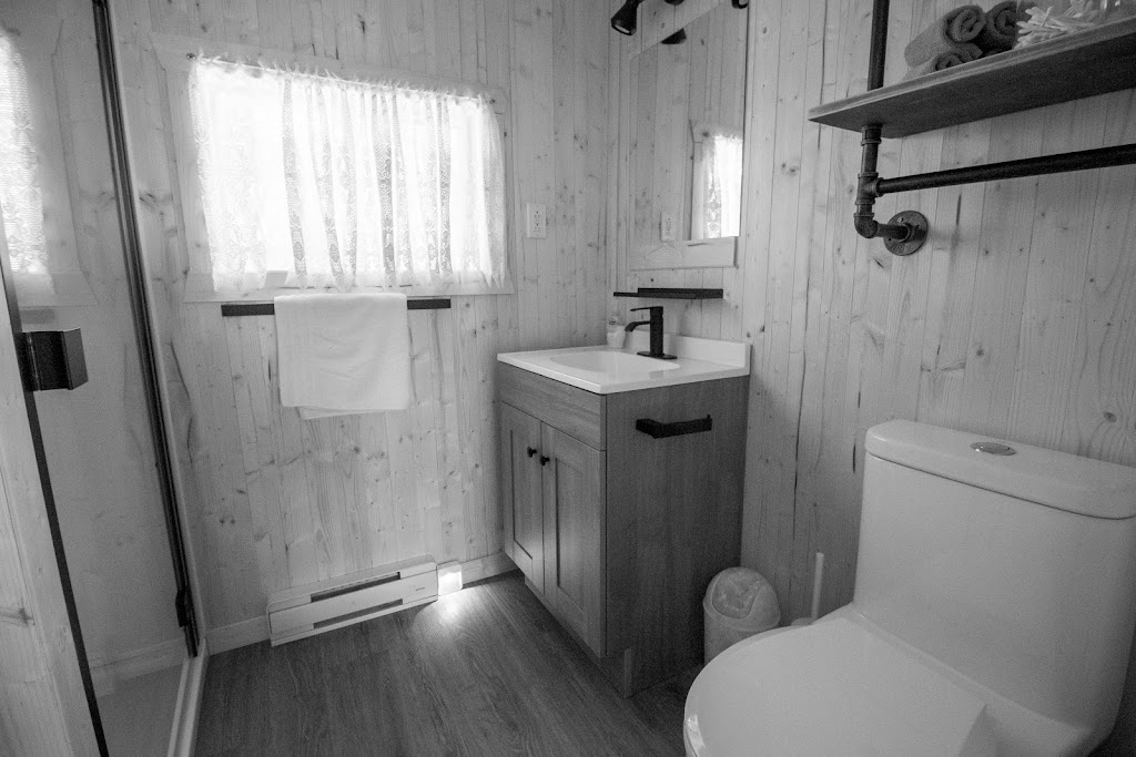 Chalet Chic Bohème & Spa | 310 Chem. de Vendée, Amherst, QC J0T 2T0, Canada | Phone: (450) 660-4387