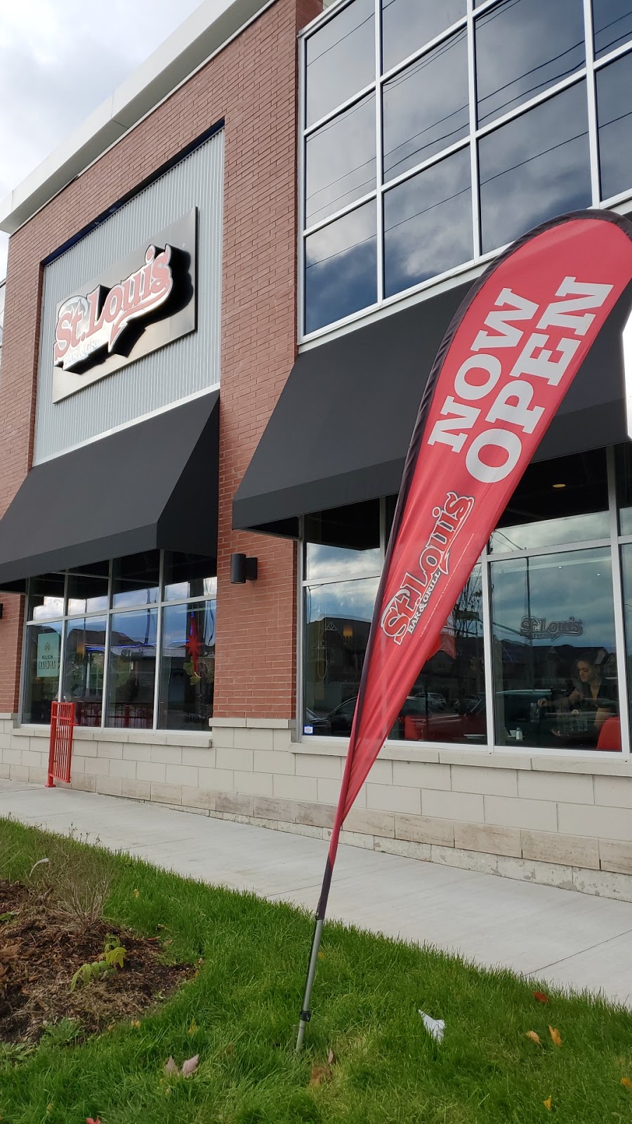 St. Louis Bar & Grill | 1354 Innisfil Beach Rd, Innisfil, ON L9S 4B7, Canada | Phone: (705) 294-3355