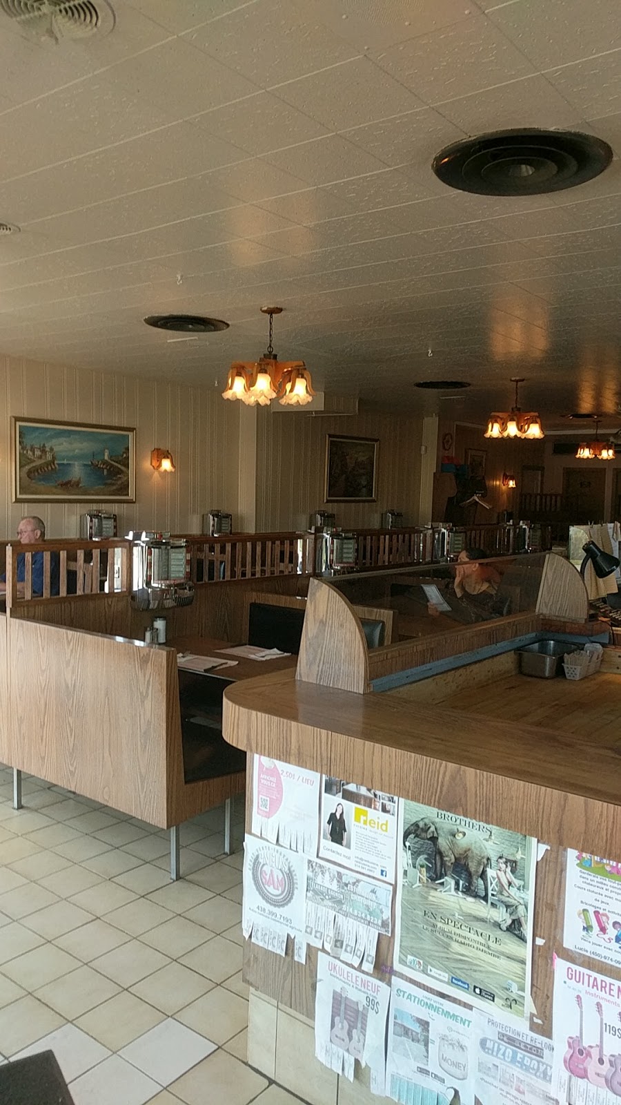 Diamond Bar B Q & Pizzeria | 125 Boulevard Arthur-Sauvé, Saint-Eustache, QC J7P 2A3, Canada | Phone: (450) 473-6891