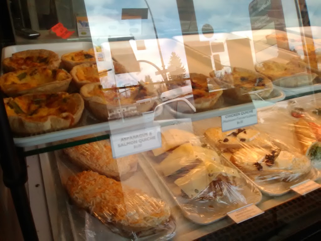 Éclair de Lune | 1049 40 Ave NW, Calgary, AB T2K 0G2, Canada | Phone: (403) 398-8803