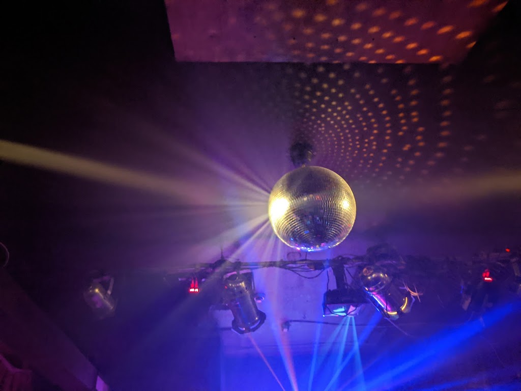 The Piston | 937 Bloor St W, Toronto, ON M6H 1L4, Canada | Phone: (416) 532-3989