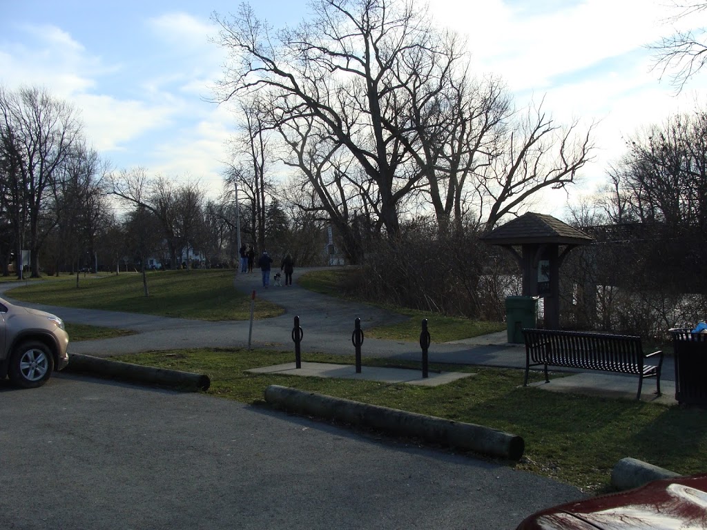 Dog Walking Island | 52 14150, 60 Creekside Dr, Tonawanda, NY 14150, USA