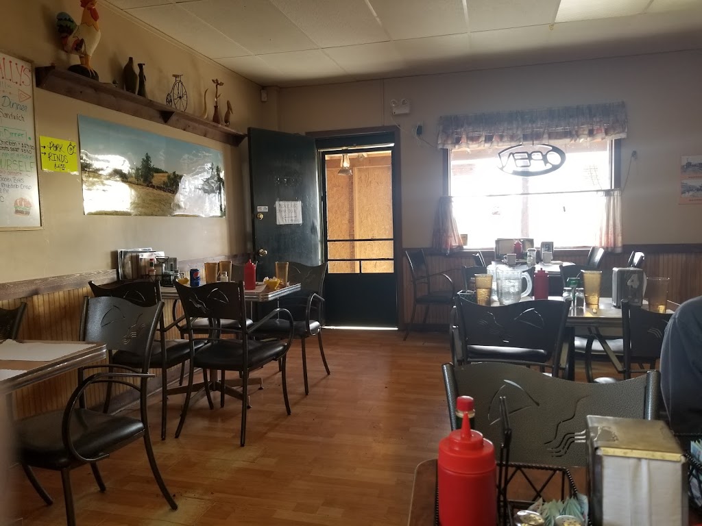 Alix Hotel Cafe | 4936 Main St, Alix, AB T0C 0B0, Canada | Phone: (403) 747-2711
