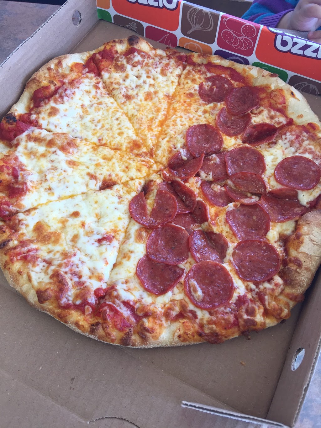 Pizza Pizza | 2 Rue Georges-Bilodeau, Gatineau, QC J8Z 1V2, Canada | Phone: (613) 737-1111