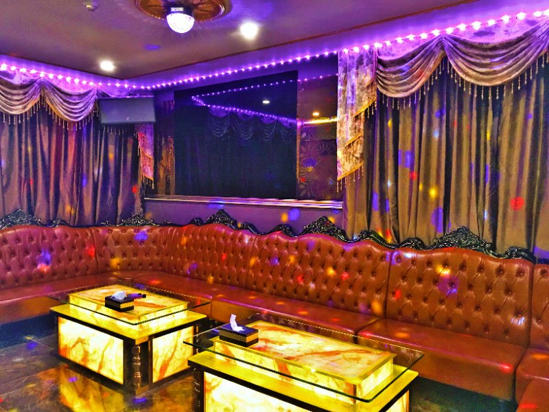 Grand Leisure Gastro House | 16 Jarvis St, Hamilton, ON L8R 1M2, Canada | Phone: (905) 522-9888
