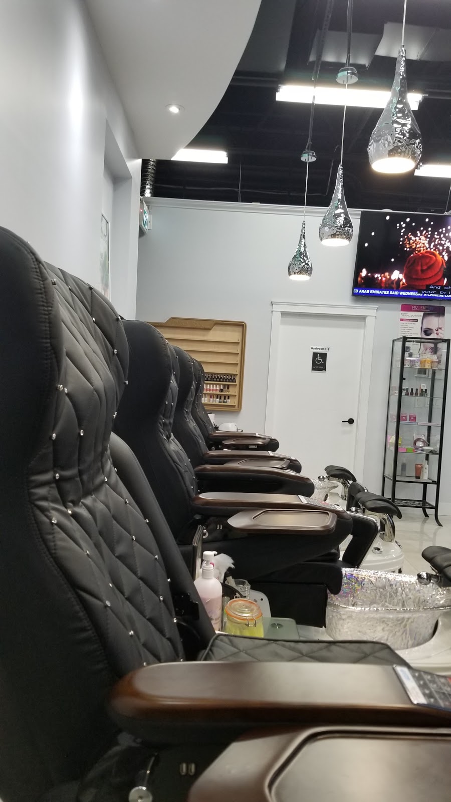 Minty Nail Salon Abbotsford | 3680 Townline Rd #103, Abbotsford, BC V2T 0G6, Canada | Phone: (604) 744-3939
