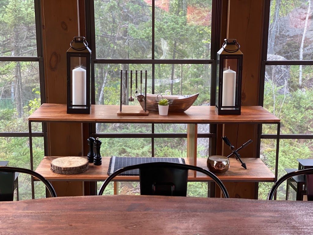 Lodge on the Rocks | 168 Chemin du Lac Gervais, Labelle, QC J0T 1H0, Canada | Phone: (514) 995-8933