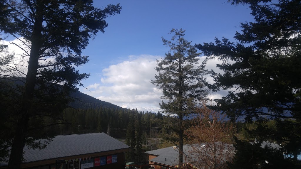 Stanford Vacation Lodging | 5202 Hot Springs Rd, Fairmont Hot Springs, BC V0B 1L1, Canada | Phone: (250) 345-0234