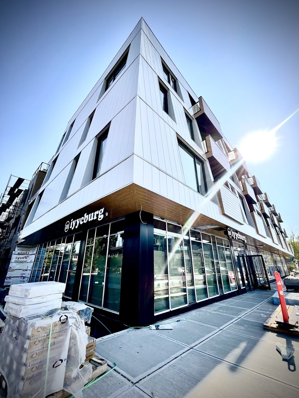 iyycburg (Hillhurst) | 234 19 St NW, Calgary, AB T2N 2H7, Canada | Phone: (403) 289-3289
