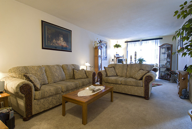 Carriage Hill | 122 Colborne St E, Oshawa, ON L1G 7B3, Canada | Phone: (905) 434-3972