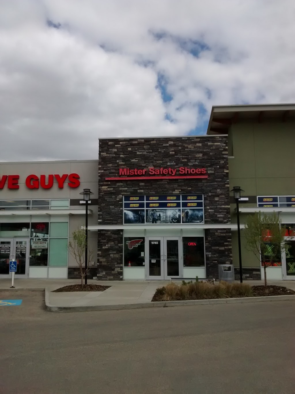 Mister Safety Shoes Inc | 10163 13 Ave NW, Edmonton, AB T6N 0B6, Canada | Phone: (780) 577-0909