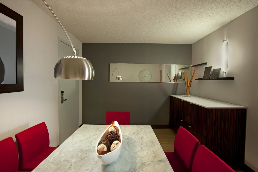 Hilton Toronto Airport Hotel & Suites | 5875 Airport Rd, Mississauga, ON L4V 1N1, Canada | Phone: (905) 677-9900
