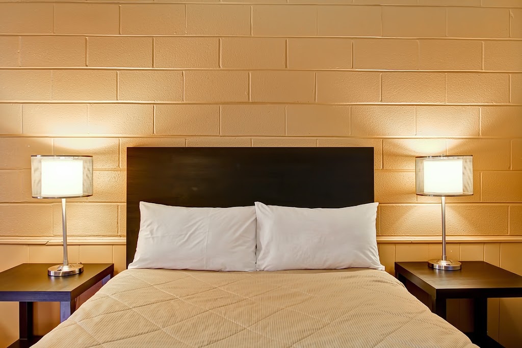 Richmond Hill Inn | 11610 Yonge St, Richmond Hill, ON L4E 3N7, Canada | Phone: (905) 884-9011