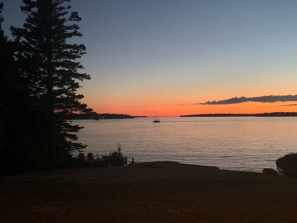 Tobermory Inn & Suites | 122 Bay St, Tobermory, ON N0H 2R0, Canada | Phone: (888) 444-1336