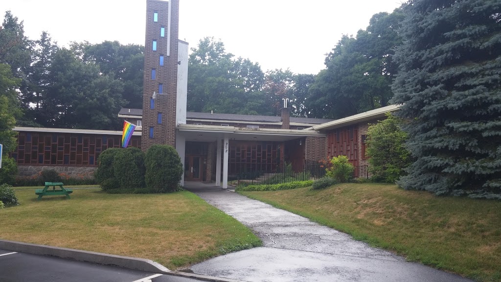 Beaconsfield United Church | 202 Woodside Rd, Beaconsfield, QC H9W 2N9, Canada | Phone: (514) 695-0600