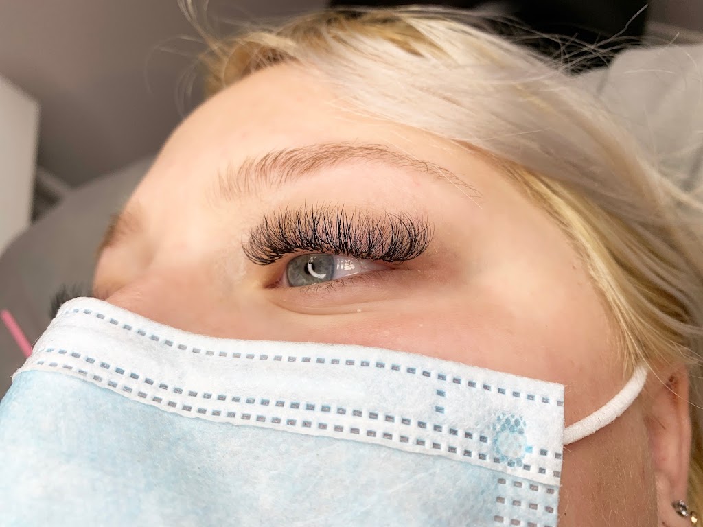 Hannah’s Lashes | 156 Duncan St, Smiths Falls, ON K7A 4S4, Canada | Phone: (613) 200-1015