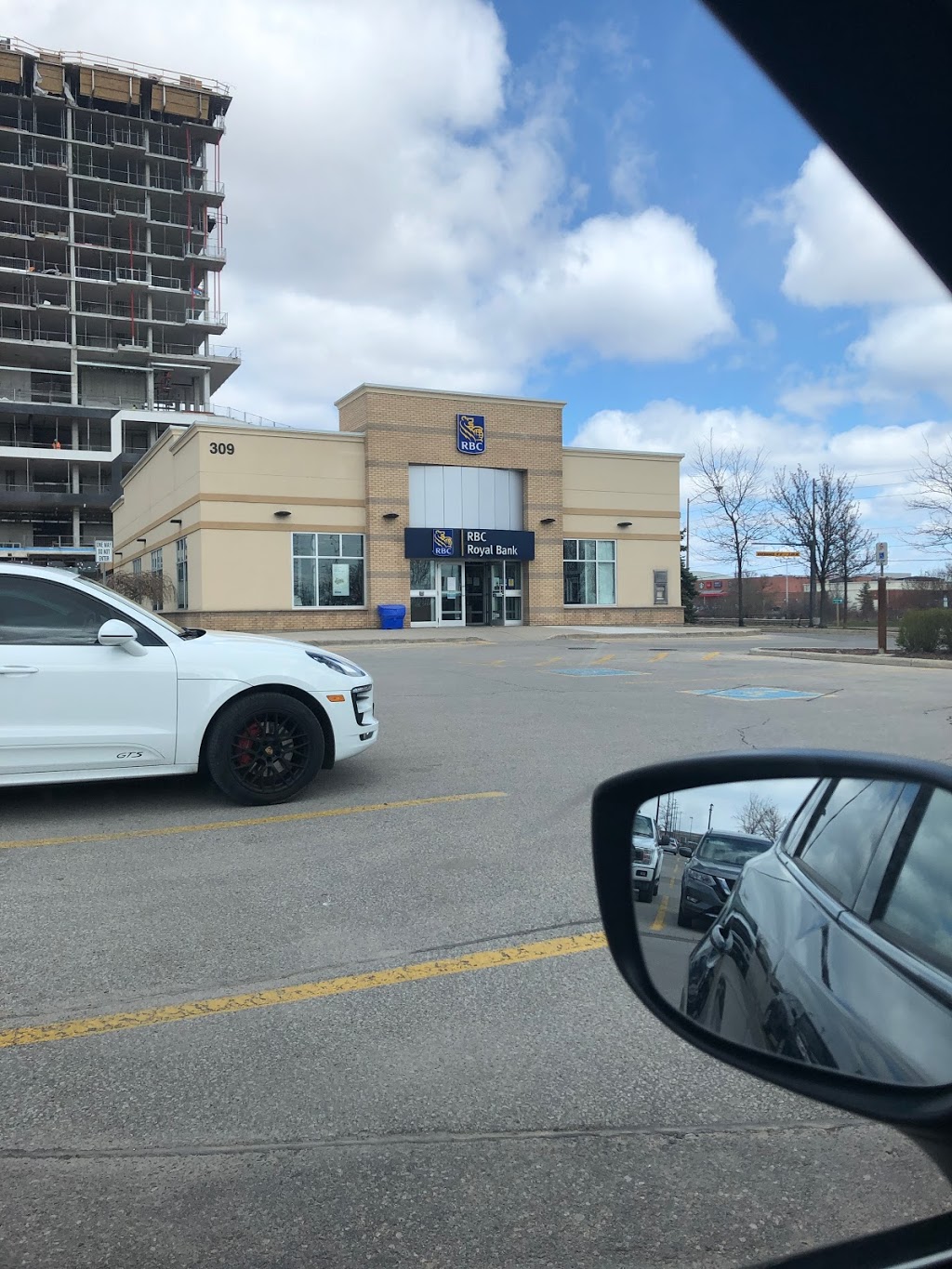 RBC Royal Bank | 309 Hays Blvd, Oakville, ON L6H 6Z3, Canada | Phone: (905) 338-2933