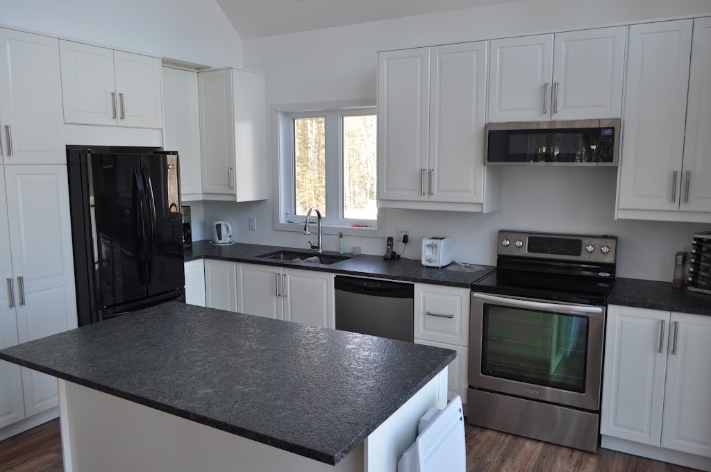 Tranquilité sur le lac | 206 Ch. de lEsker, Lac-des-Îles, QC J0W 1J0, Canada | Phone: (877) 819-5425