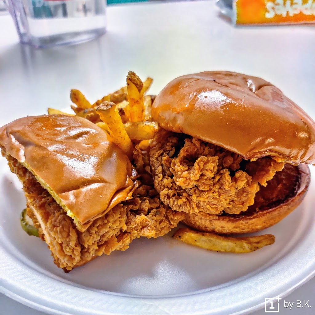 Popeyes louisiana kitchen | 507 Lakeshore Rd E Unit 109, Mississauga, ON L5G 1H9, Canada | Phone: (905) 271-3500