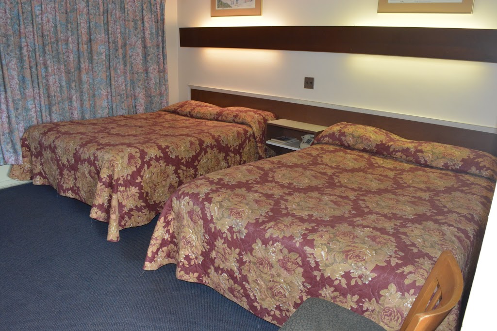 Hilltop Motel | 50 Simcoe St, Tillsonburg, ON N4G 2H5, Canada | Phone: (519) 842-5966