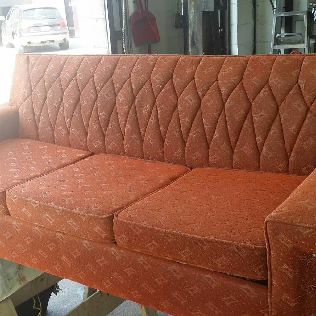 Streetsville Custom Upholstery | 64 Thomas St #2, Mississauga, ON L5M 1Y7, Canada | Phone: (416) 834-1672