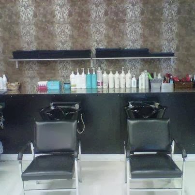 Extreme Hair Design | 852 Ontario St, Stratford, ON N5A 3K1, Canada | Phone: (519) 271-1222